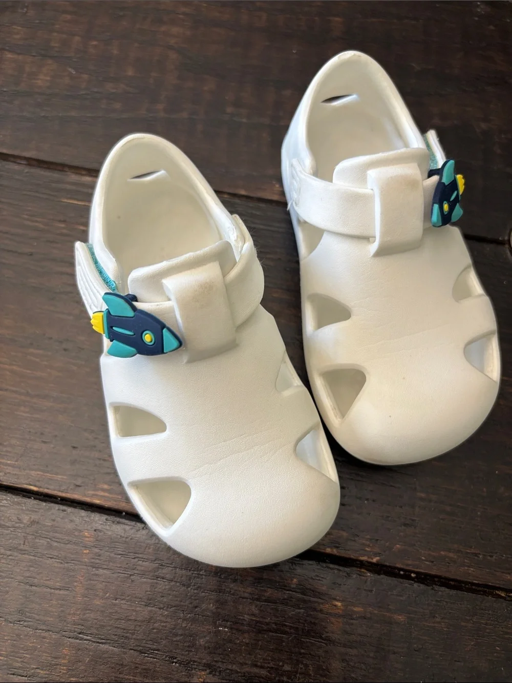 White Kids Sandals with Blue Rocket Charm - Water-Friendly